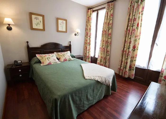 厄尔瑞皮拉酒店 2*